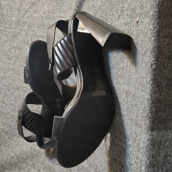 United Nude size 10 - Picture 3 of 3